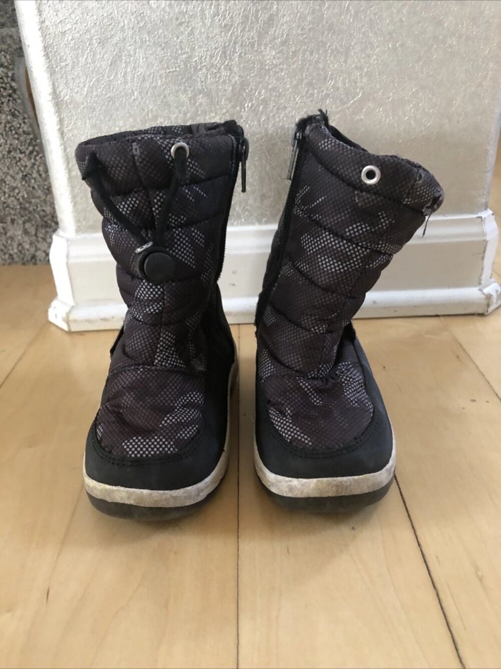 Apakowa Snowboots Boys Size 7